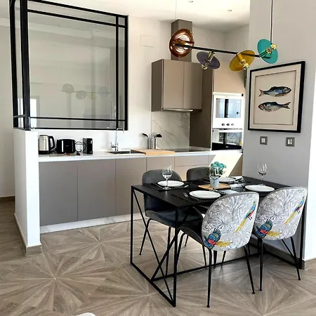 Skyline - Penthouse With 50m2 Private Terrace And Stunning Views *